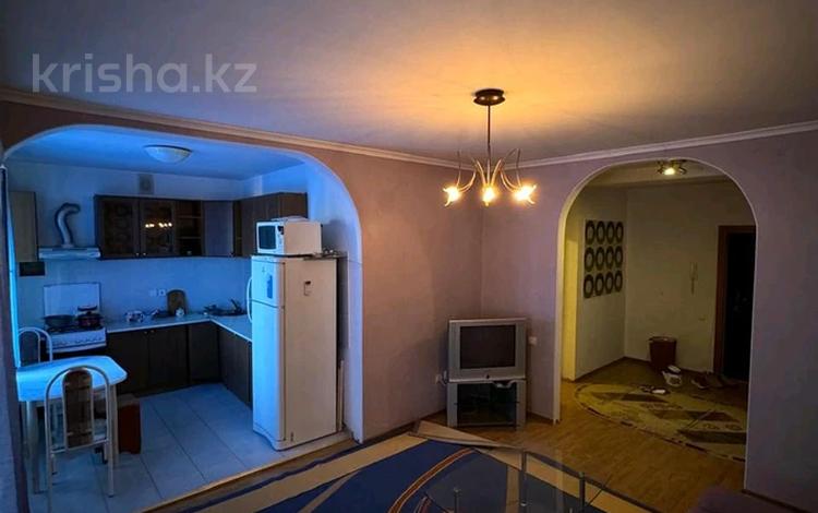 2-бөлмелі пәтер, 60 м², 5/5 қабат ай сайын, мкр 8, 101 стрелковой бригады 6, бағасы: 150 000 〒 в Актобе, мкр 8 — фото 2