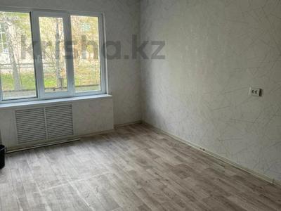 1-комнатная квартира, 29.9 м², 1/5 этаж, Кабанбай Батыра 130 за 12 млн 〒 в Усть-Каменогорске