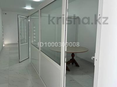 Коммерциялық жылжымайтын мүлік в Костанайской обл.: Кеңселер · 10 м², бағасы: 60 000 〒 Кеңселер · 10 м², бағасы: 60 000 〒 в Костанае, 1-й микрорайон