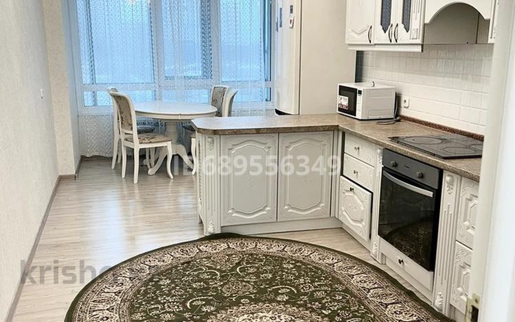 3-комнатная квартира, 100 м², 8/23 этаж помесячно, мкр Шубар, Сарайшык