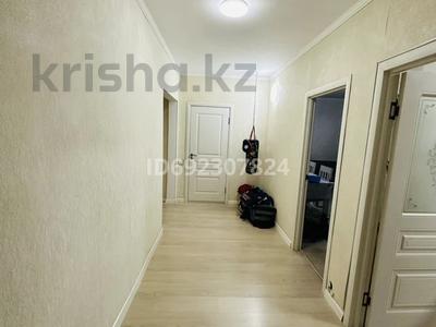 2-комнатная квартира, 70 м², 3/10 этаж, мкр Акбулак 7 за 34.5 млн 〒 в Алматы, Алатауский р-н