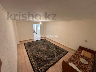 Отдельный дом · 2 комнаты · 100 м², мкр Сауле Қазығурт 25 за 55 000 ₸ в Шымкенте, Аль-Фарабийский р-н