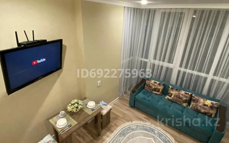2-комнатная квартира · 55 м² · 5/22 этаж, мкр Юго-Восток, Дюсембекова 44/2 — Дюсембекова за 10 000 ₸ в Караганде, Казыбек би р-н — фото 2