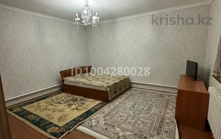 Жеке үй · 2 бөлме · 60 м² · 10 жүзд., Туркистан 113 — Женис, бағасы: 80 000 ₸ в  — фото 2