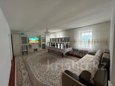 Отдельный дом • 6 комнат • 200 м² • , Ынтымақ 12 за 13 млн 〒 в Бауыржан Момышулы