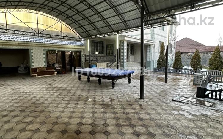 Отдельный дом · 6 комнат · 300 м² · 8 сот., Домалак ана 217 — Массив Арай за 210 млн 〒 в Таразе — фото 2