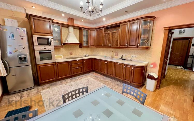 4-бөлмелі пәтер · 150 м² · 3/6 қабат, мкр Горный Гигант, Жамакаева, бағасы: 132 млн ₸ в Алматы, Медеуский р-н — фото 9