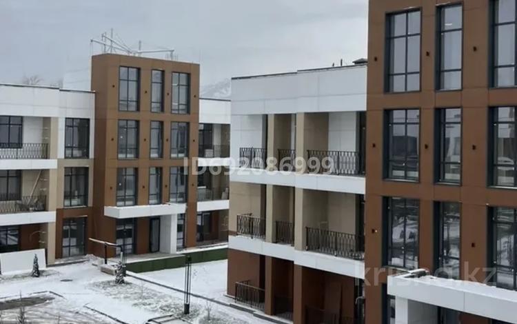 3-комнатная квартира, 95 м², 1/3 этаж, мкр Курамыс 78 за 69 млн 〒 в Алматы, Наурызбайский р-н — фото 2