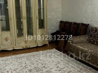 2-комнатная квартира · 79 м² · 7/9 этаж, мкр Аксай-1А 17 за 300 000 ₸ в Алматы, Ауэзовский р-н