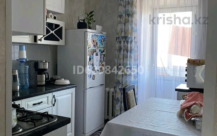 3-бөлмелі пәтер · 60 м² · 5/5 қабат, Набережная 80 — Компьютер ленд, химчистка люкс, бағасы: 18 млн ₸ в Щучинске — фото 2