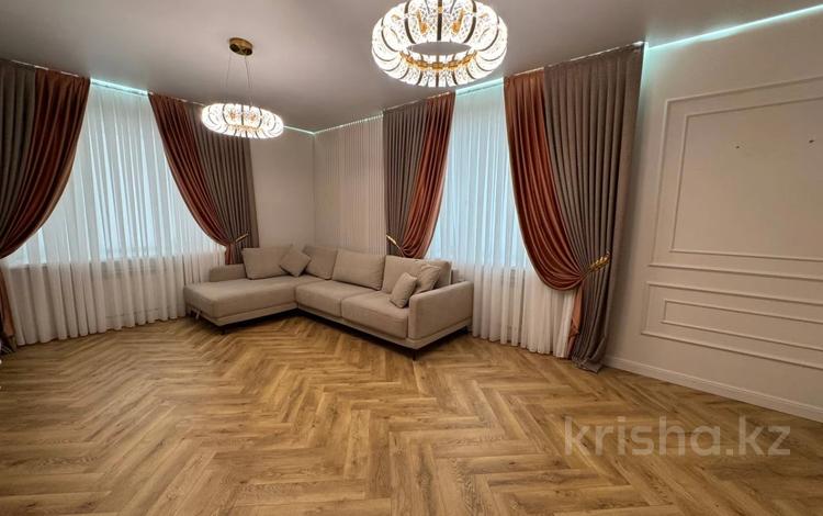 3-комнатная квартира · 109.8 м² · 3/9 этаж, мкр. Алтын орда, Молдагуловой за 61.7 млн ₸ в Актобе — фото 37