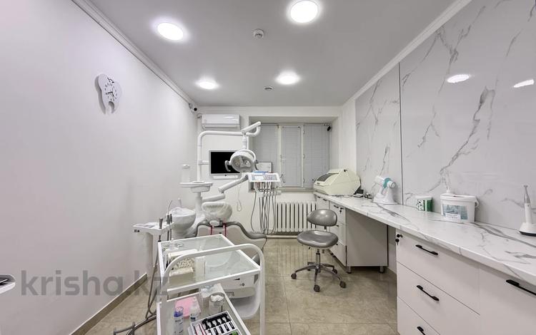 Свободное назначение, офисы, магазины и бутики, склады, общепит, салоны красоты, медцентры и аптеки, образование, развлечения · 55 м² за 65 млн 〒 в Астане — фото 12