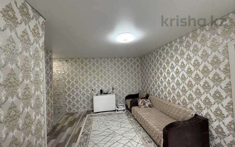 2-бөлмелі пәтер · 42.7 м² · 5/5 қабат, Кабанбай Батыра 107, бағасы: 18 млн ₸ в Усть-Каменогорске, Ульбинский — фото 2