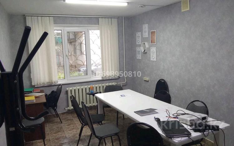 Офисы · 30 м² за 141 000 ₸ в Уральске, мкр Школьник — фото 2