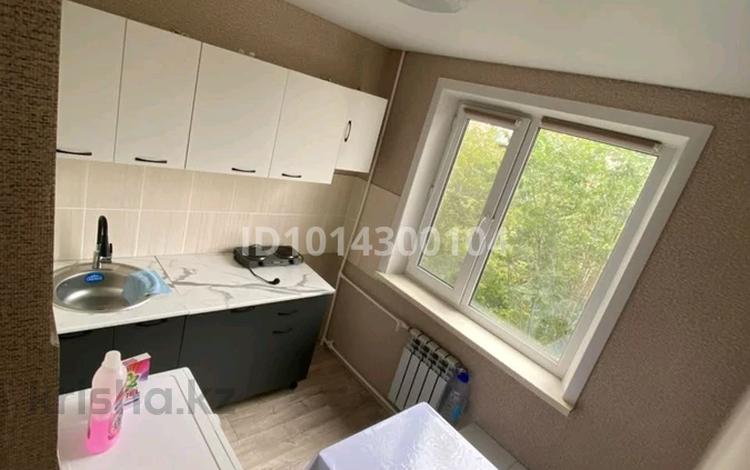 1-комнатная квартира · 30.7 м² · 3/5 этаж, Майкудук, Майкудук, 12й микрорайон 37 за 8.5 млн ₸ в Караганде, Алихана Бокейханова р-н — фото 2