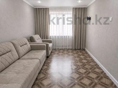 2-комнатная квартира · 45 м² · 4/5 этаж, Майкудук, Майкудук, 17й микрорайон за 13 млн ₸ в Караганде, Алихана Бокейханова р-н
