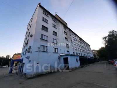 1-бөлмелі пәтер · 16 м² · 6/6 қабат, Кабанбай Батыра 164 — гастроном Весна, бағасы: 6 млн ₸ в Усть-Каменогорске