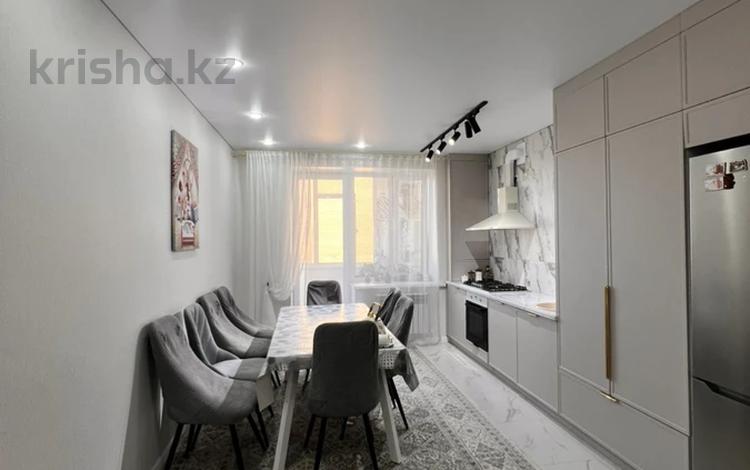 3-бөлмелі пәтер · 107.7 м² · 6/10 қабат, Самал, бағасы: 50 млн ₸ в Уральске — фото 2