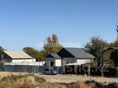 Дача · 2 комнаты · 82 м² · 13 сот., мкр Аксай, Нефтяник — Первый береговой линия. Рядом иподром Арғымақ Атырау за 16 млн 〒