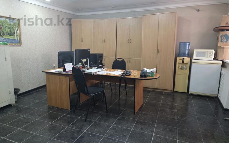 Офисы, магазины и бутики · 30 м² за 300 000 ₸ в Уральске — фото 2