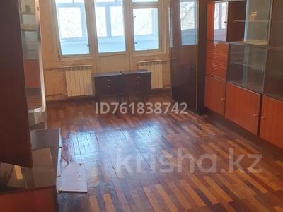 3-комнатная квартира · 62 м² · 4/5 этаж, 16-й микрорайон, 16-й микрорайон 11 за 23.5 млн 〒 в Шымкенте, Аль-Фарабийский р-н