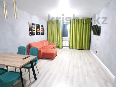 2-бөлмелі пәтер, 50 м², 1/9 қабат тәулігіне, Ауельбекова 120 — -назарбаева, бағасы: 15 000 〒 в Кокшетау