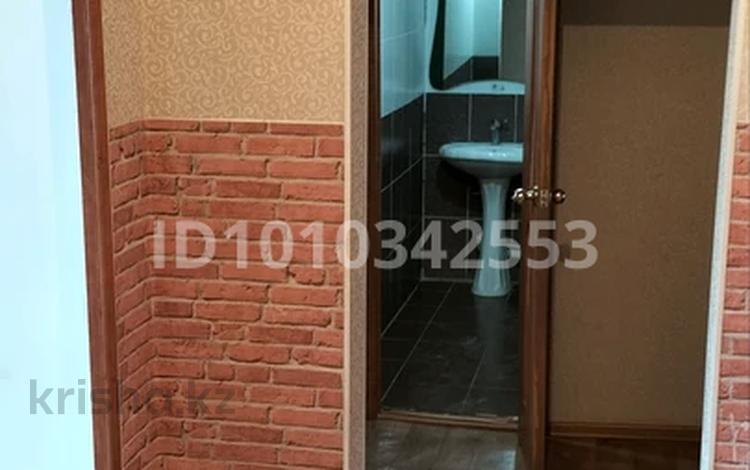 2-бөлмелі пәтер · 73 м² · 4/16 қабат, мкр. Алмагуль, Микрорайон Алмагуль, бағасы: 150 000 ₸ в Атырау — фото 2