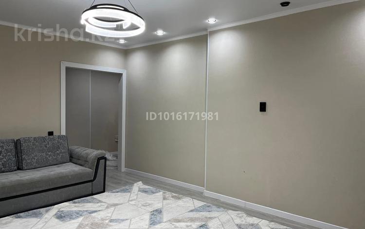 2-комнатная квартира · 72 м² · 13/13 этаж, мкр Акжайык, Сырым батыра за 250 000 ₸ в Шымкенте, Абайский р-н — фото 2