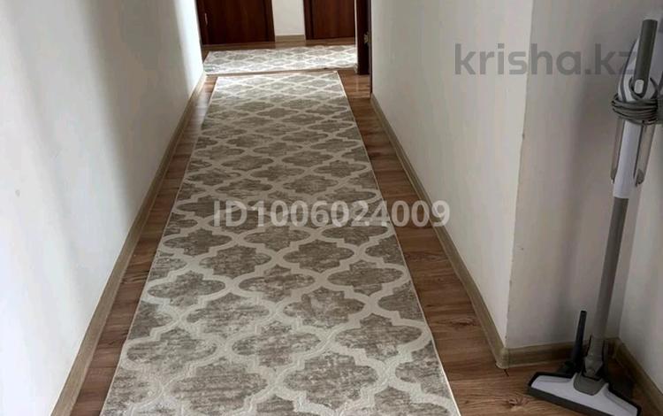 3-бөлмелі пәтер · 80.2 м² · 4/5 қабат, мкр Береке 8, бағасы: 28 млн ₸ в Атырау — фото 2