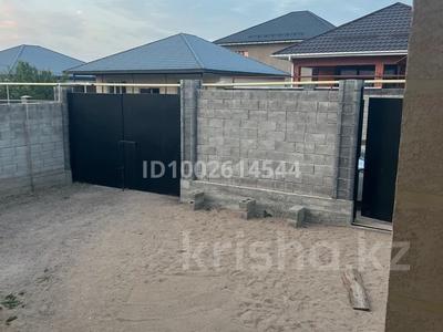 Отдельный дом · 4 комнаты · 160 м², Учетный квартал 026 887/56 — Возле университета Сулейман Демиреля и новой школы за 300 000 〒 в Каскелене