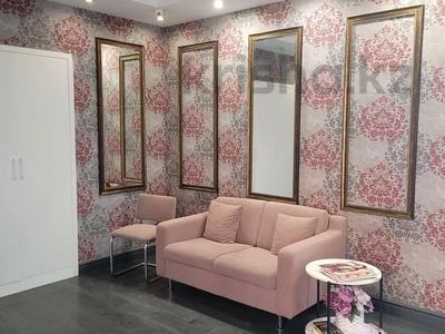 Свободное назначение, офисы, общепит, медцентры и аптеки, образование, развлечения, кабинеты и рабочие места · 100.1 м² за 550 000 〒 в Караганде, Казыбек би р-н