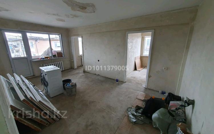 3-бөлмелі пәтер · 47.2 м² · 5/5 қабат, Ауэзова — Сауран, бағасы: 12 млн ₸ в Атырау, мкр Жилгородок — фото 2