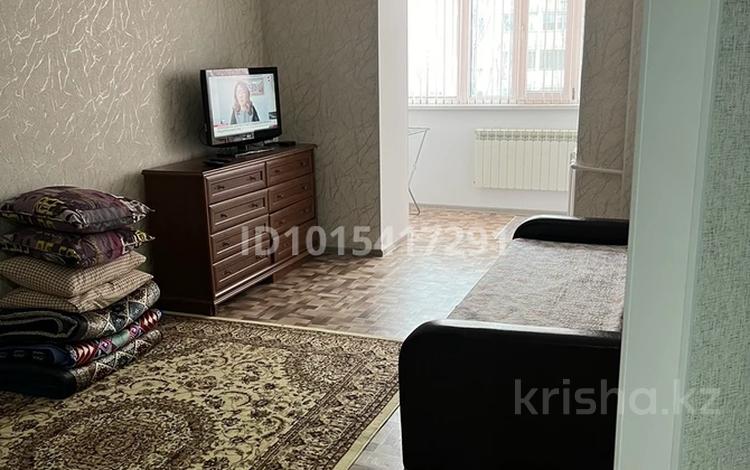 1-комнатная квартира · 40 м² · 2/9 этаж, мкр 12 50 за 130 000 ₸ в Актобе — фото 2