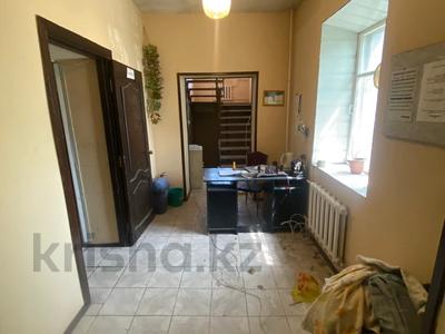 Свободное назначение, офисы, магазины и бутики, склады, общепит, салоны красоты, бани, гостиницы и зоны отдыха, медцентры и аптеки, образование, развлечения · 800 м² за 60 млн ₸ в Темиртау