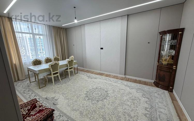 3-комнатная квартира · 116.4 м² · 8/16 этаж, Иманова 26 за 63 млн ₸ в Астане, р-н Байконур — фото 2