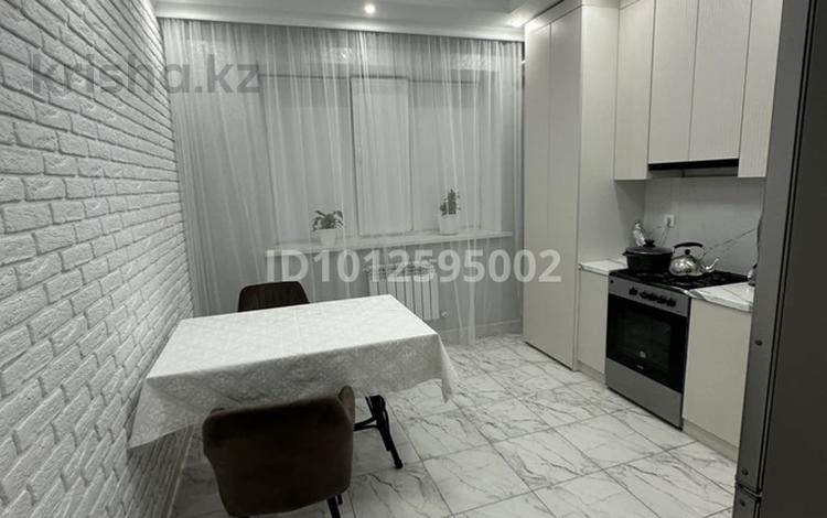 1-комнатная квартира · 44 м², мкр. Алтын орда, Тауелсиздик 21 за 170 000 ₸ в Актобе — фото 2
