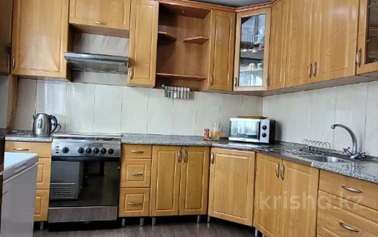 3-бөлмелі пәтер, 64 м², 2/10 қабат, мкр Юго-Восток, Гульдер 1 1, бағасы: 26 млн 〒 в Караганде, Казыбек би р-н — фото 14