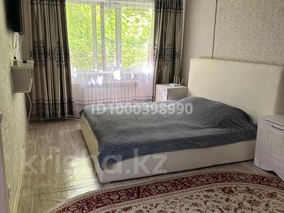1-комнатная квартира · 33 м² · 1/5 этаж, мкр Юго-Восток, Строителей за 9 000 〒 в Караганде, Казыбек би р-н