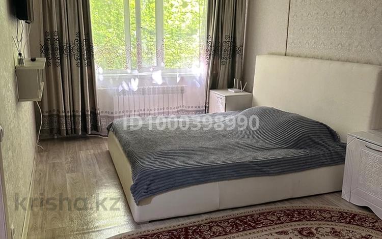 1-бөлмелі пәтер · 33 м² · 1/5 қабат, мкр Юго-Восток, Строителей, бағасы: 11 000 ₸ в Караганде, Казыбек би р-н — фото 21