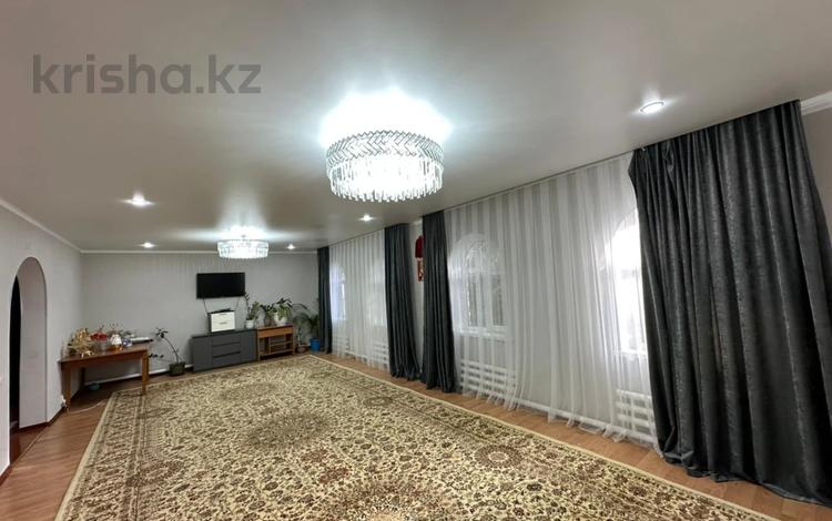 Отдельный дом · 8 комнат · 218 м² · 5 сот., Шамелова за 39 млн 〒 в Уральске — фото 27
