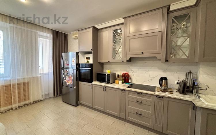 4-комнатная квартира · 200 м² · 6/12 этаж, Кунаева 14 за 799 000 ₸ в Астане, Есильский р-н — фото 5