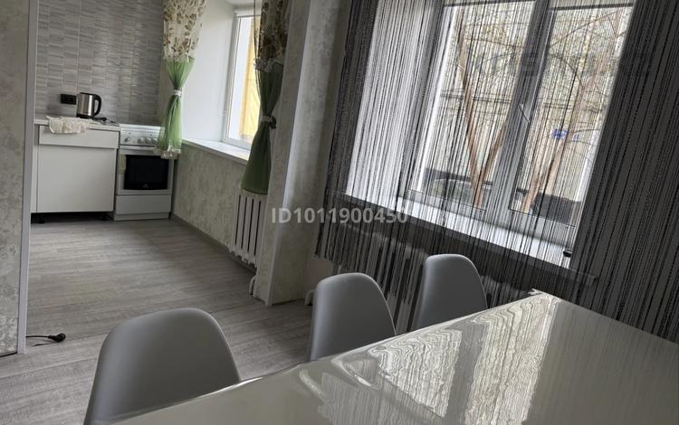 1-бөлмелі пәтер · 40 м² · 1/5 қабат, Ломова — Ломова Абая, бағасы: 13 000 ₸ в Павлодаре — фото 2