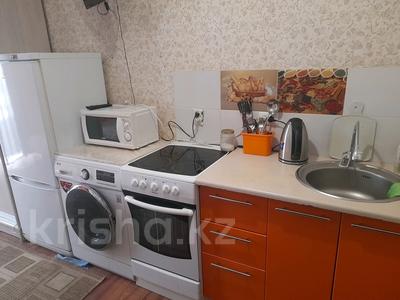 1-комнатная квартира, 30 м², 1/9 этаж посуточно, Женис 45/3 — Московская за 6 000 〒 в Астане, Сарыарка р-н