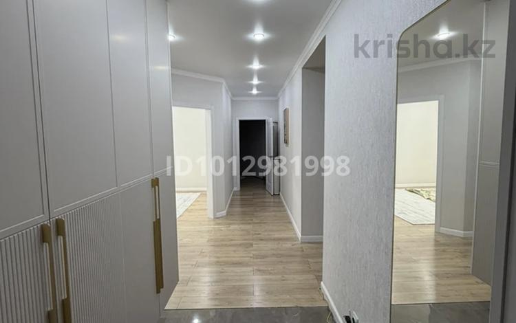 4-бөлмелі пәтер · 115 м² · 9/9 қабат, мкр. Алтын орда, Батыс 2 11Т/1 — Мангілік ел, бағасы: 50 млн ₸ в Актобе — фото 2