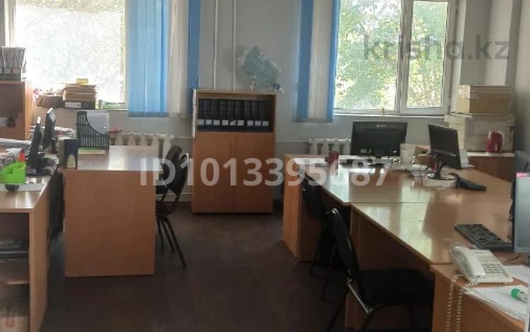 Свободное назначение, офисы, кабинеты и рабочие места · 54 м² за 99 900 ₸ в Караганде, Казыбек би р-н — фото 2