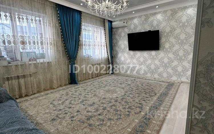 3-бөлмелі пәтер · 89 м² · 4/5 қабат, 27-й мкр 87 — Находится возле школы, бағасы: 29 млн ₸ в Актау — фото 2