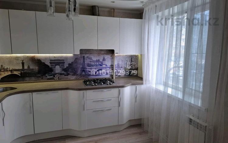 2-бөлмелі пәтер · 65 м² · 2/9 қабат, мкр Кунаева 50, бағасы: 23 млн ₸ в Уральске — фото 2