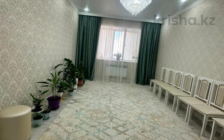 3-комнатная квартира · 90 м² · 2/5 этаж, мкр. Алтын орда за 38.7 млн ₸ в Актобе — фото 2