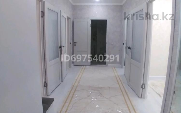 3-комнатная квартира · 90 м² · 4/6 этаж, 38-й мкр, 38 мкрн 7 за 28 млн 〒 в Актау — фото 2