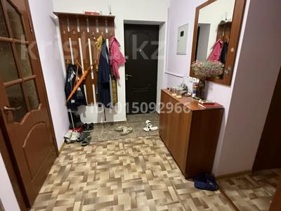 3-комнатная квартира · 70.4 м² · 2/3 этаж, Жалаңтөс батыр 23 — Анпз, Су арнасы, Воинская часть за 18 млн ₸ в Атырау
